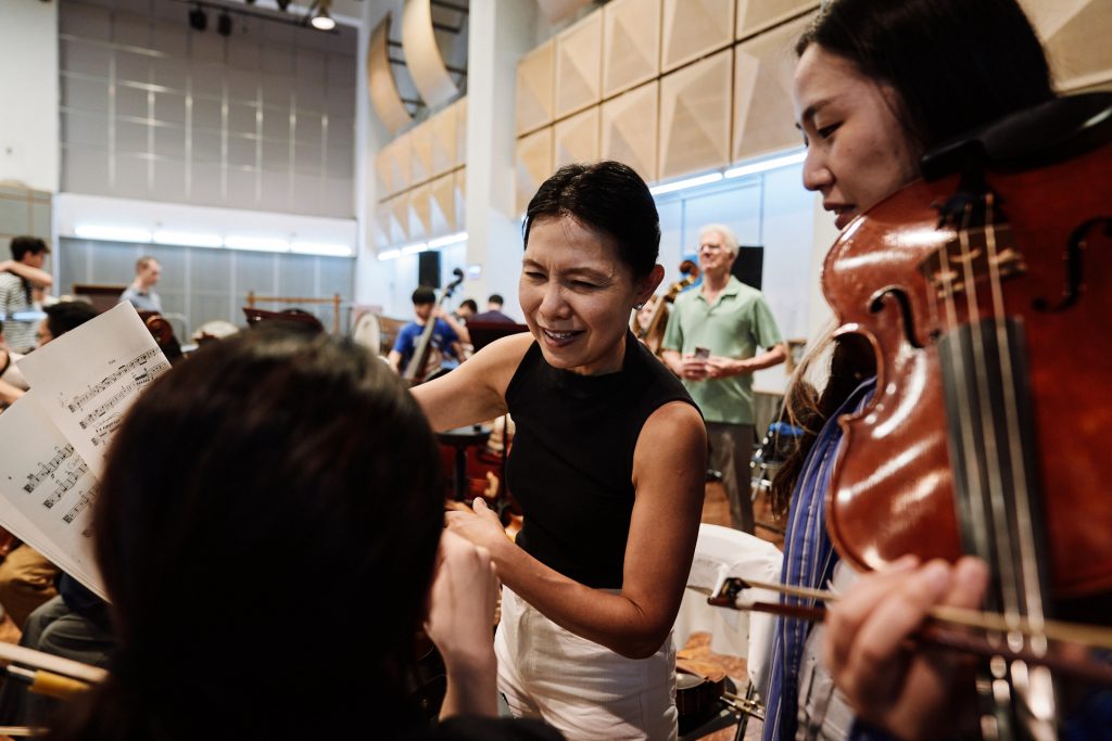 (3)音樂導師與學員深入交流，共同討論音樂詮釋的細節